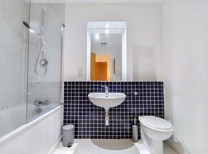 Flat 54 Regatta Point, 38 Kew Bridge Road, Brentford, Middlesex, TW8 0EB