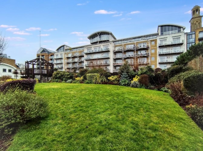 Flat 54 Regatta Point, 38 Kew Bridge Road, Brentford, Middlesex, TW8 0EB