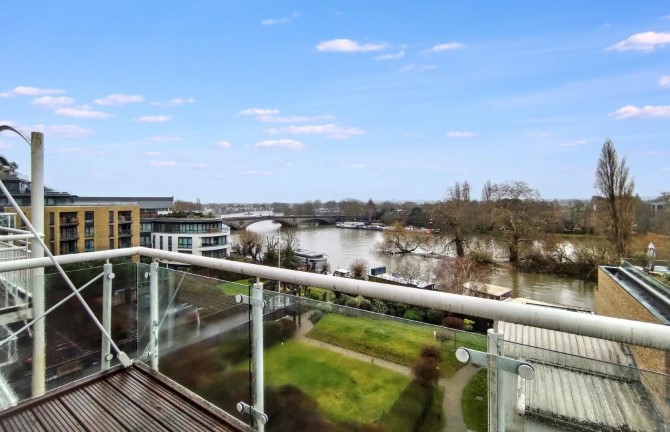Flat 54 Regatta Point, 38 Kew Bridge Road, Brentford, Middlesex, TW8 0EB