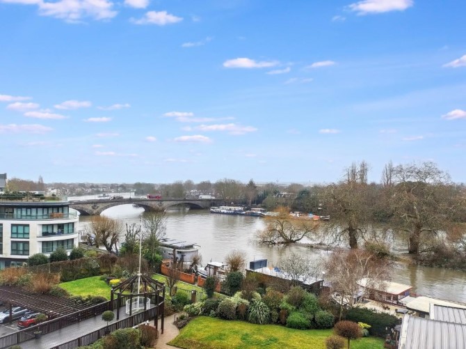 Flat 54 Regatta Point, 38 Kew Bridge Road, Brentford, Middlesex, TW8 0EB