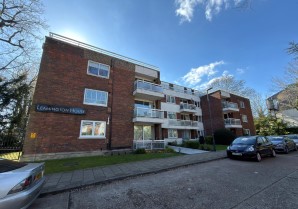 Property for Auction in London - Flat 9 Leamington House, 23 Stonegrove, Edgware, Middlesex, HA8 7TN