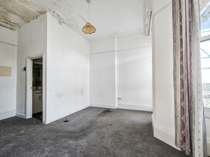 16-17 Larkstone Terrace, Hillsborough Road, Ilfracombe, Devon, EX34 9NU