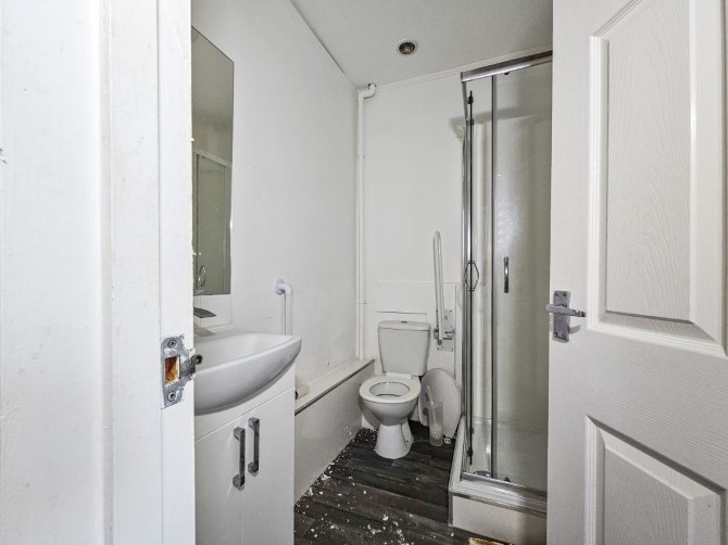 16-17 Larkstone Terrace, Hillsborough Road, Ilfracombe, Devon, EX34 9NU