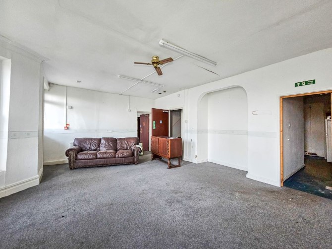 16-17 Larkstone Terrace, Hillsborough Road, Ilfracombe, Devon, EX34 9NU