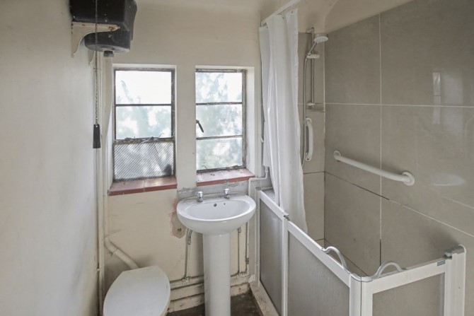 The Bungalow, Sandhurst Lane, Bexhill-on-Sea, East Sussex, TN39 4RH