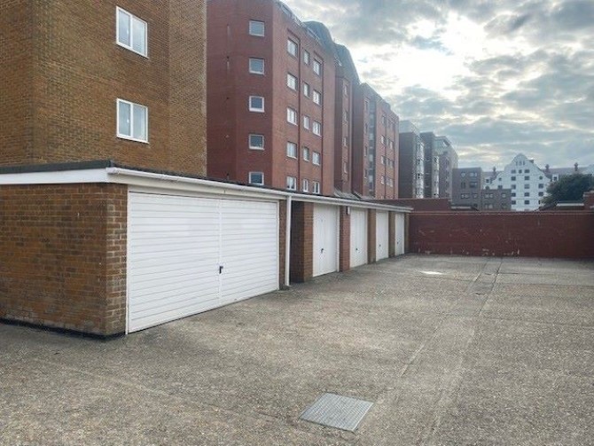 Flat 4 Caversham Court, West Parade, Worthing, BN11 3RA