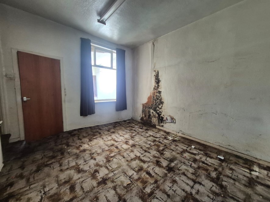 155 Stamford Road, Lees, Oldham, OL4 3NB