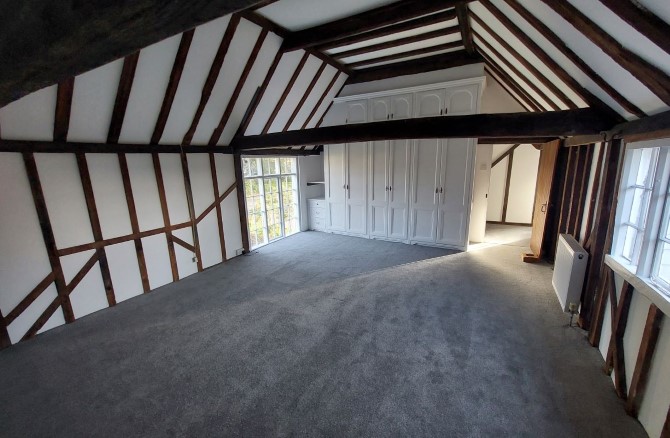 Chantlers, Village Street, Ewhurst Green, Robertsbridge, TN32 5TD