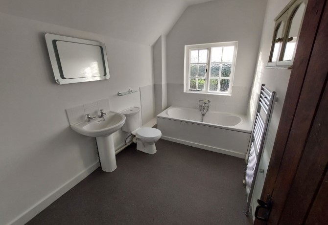 Chantlers, Village Street, Ewhurst Green, Robertsbridge, TN32 5TD