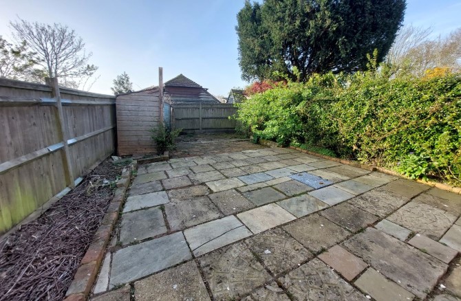 Chantlers, Village Street, Ewhurst Green, Robertsbridge, TN32 5TD