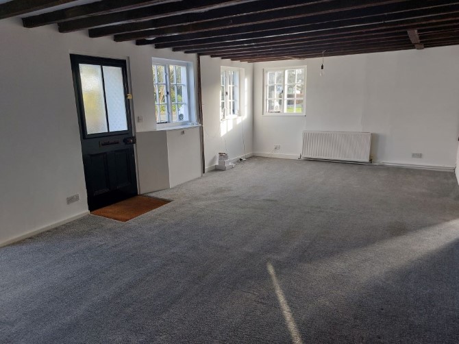 Chantlers, Village Street, Ewhurst Green, Robertsbridge, TN32 5TD