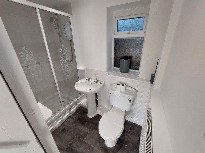 Chantlers, Village Street, Ewhurst Green, Robertsbridge, TN32 5TD