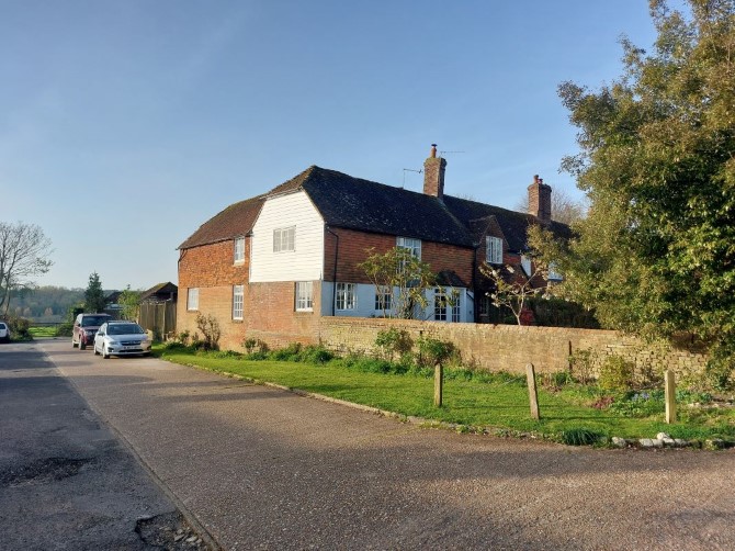 Chantlers, Village Street, Ewhurst Green, Robertsbridge, TN32 5TD