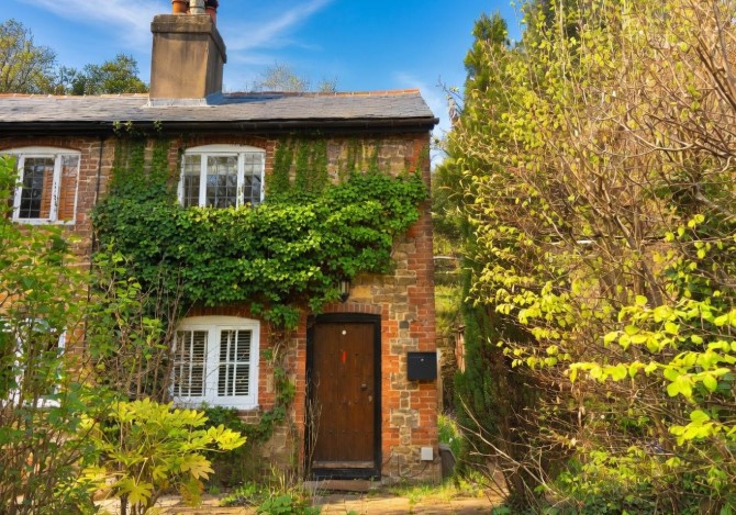 97 Brighton Road, Godalming, Surrey, GU7 1PW