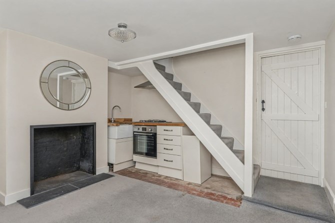 97 Brighton Road, Godalming, Surrey, GU7 1PW