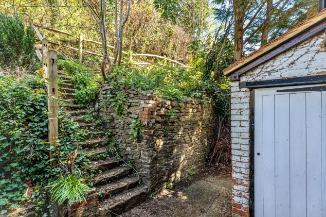 97 Brighton Road, Godalming, Surrey, GU7 1PW