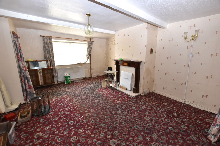 251 Moor Lane, Birkenshaw, Bradford, West Yorkshire BD11 2HJ