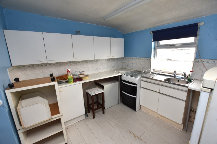 251 Moor Lane, Birkenshaw, Bradford, West Yorkshire BD11 2HJ