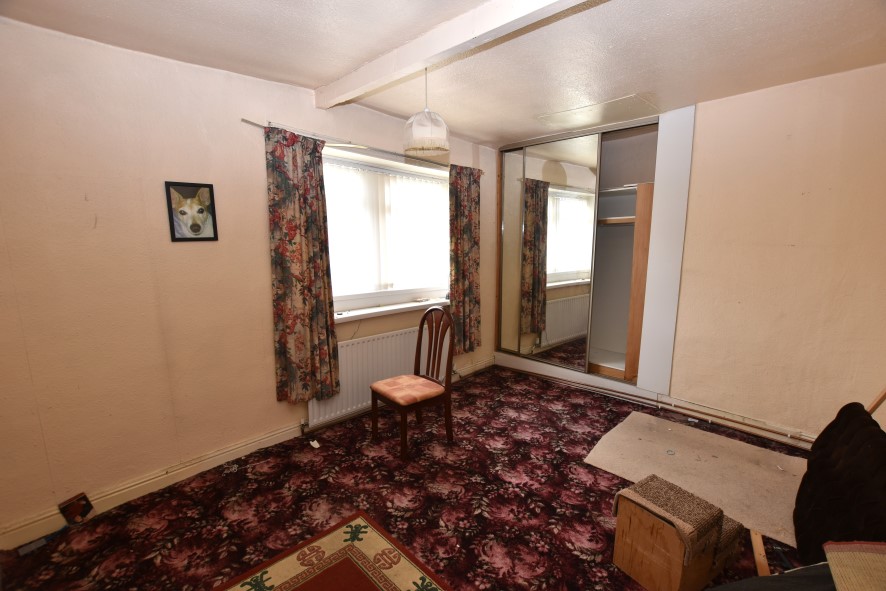 251 Moor Lane, Birkenshaw, Bradford, West Yorkshire BD11 2HJ