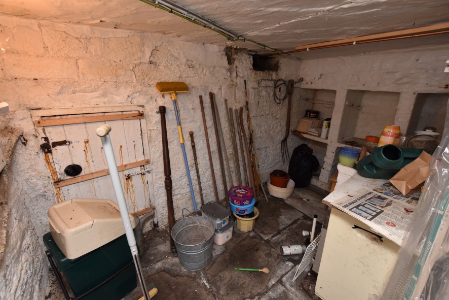 251 Moor Lane, Birkenshaw, Bradford, West Yorkshire BD11 2HJ