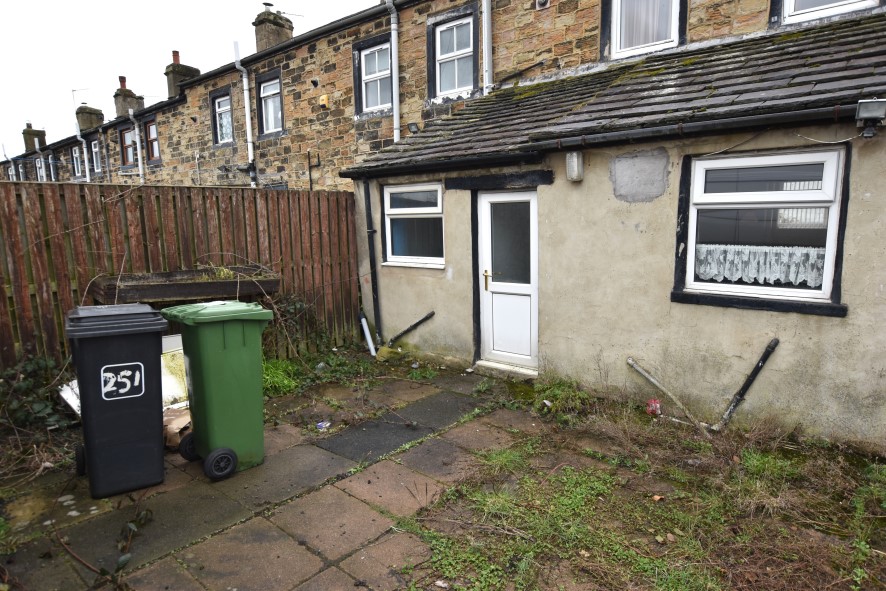 251 Moor Lane, Birkenshaw, Bradford, West Yorkshire BD11 2HJ