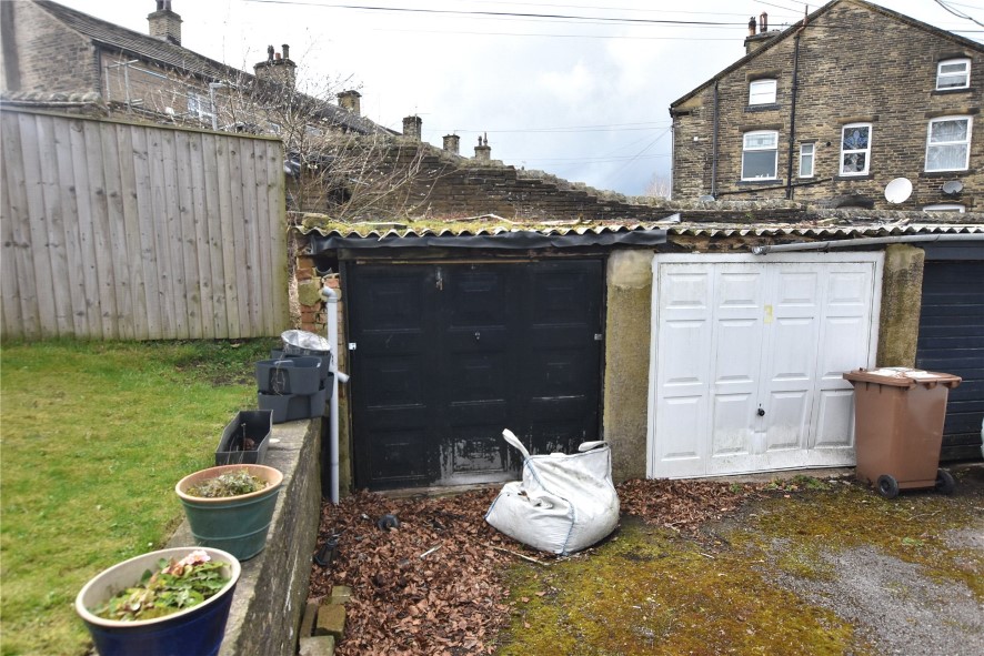 4 Fieldhouse Court, Lane End, Clayton, Bradford, West Yorkshire BD14 6JN