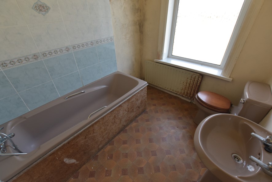 405 Leeds & Bradford Road, Leeds, West Yorkshire LS13 2AZ