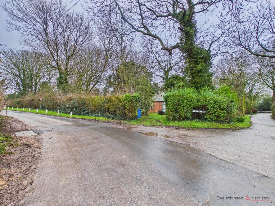 Clover Garth, Taylor Lane, Holmpton, East Yorkshire, HU19 2QZ