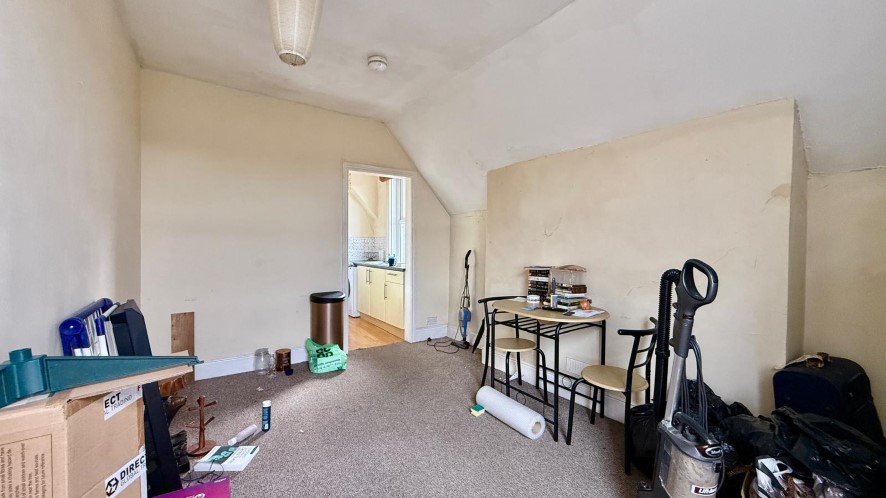 Flat 1, 37 Haldon Road, Exeter, Devon EX4 4DZ