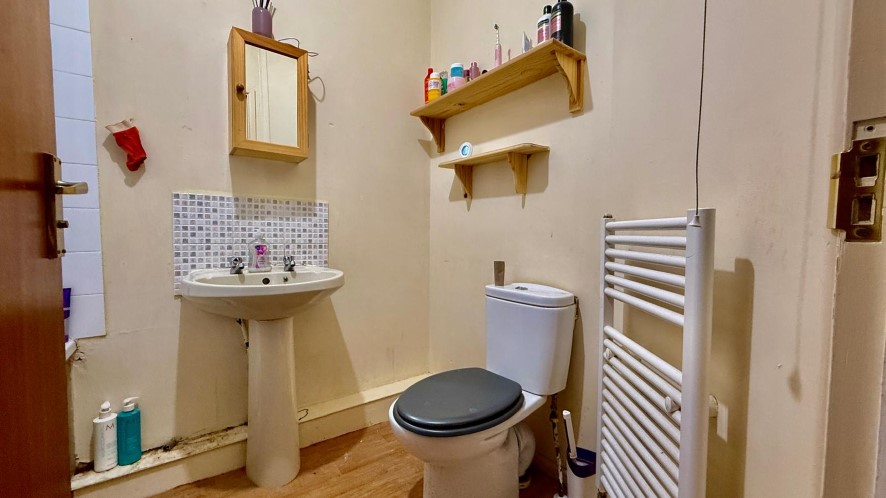 Flat 1, 37 Haldon Road, Exeter, Devon EX4 4DZ