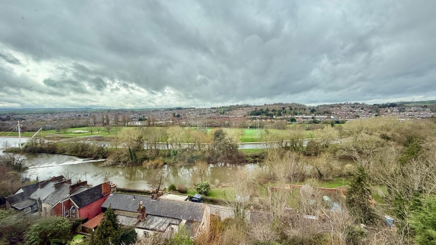 Flat 1, 37 Haldon Road, Exeter, Devon EX4 4DZ