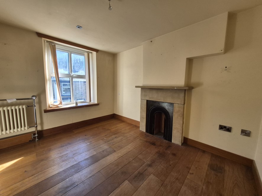 244 High Street West, Glossop, Derbyshire, SK13 8ER