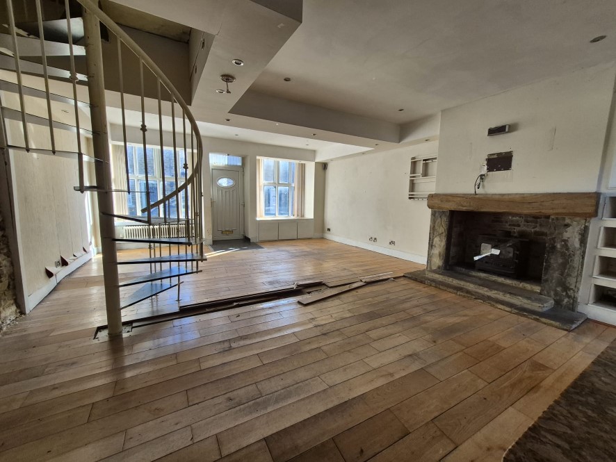 244 High Street West, Glossop, Derbyshire, SK13 8ER