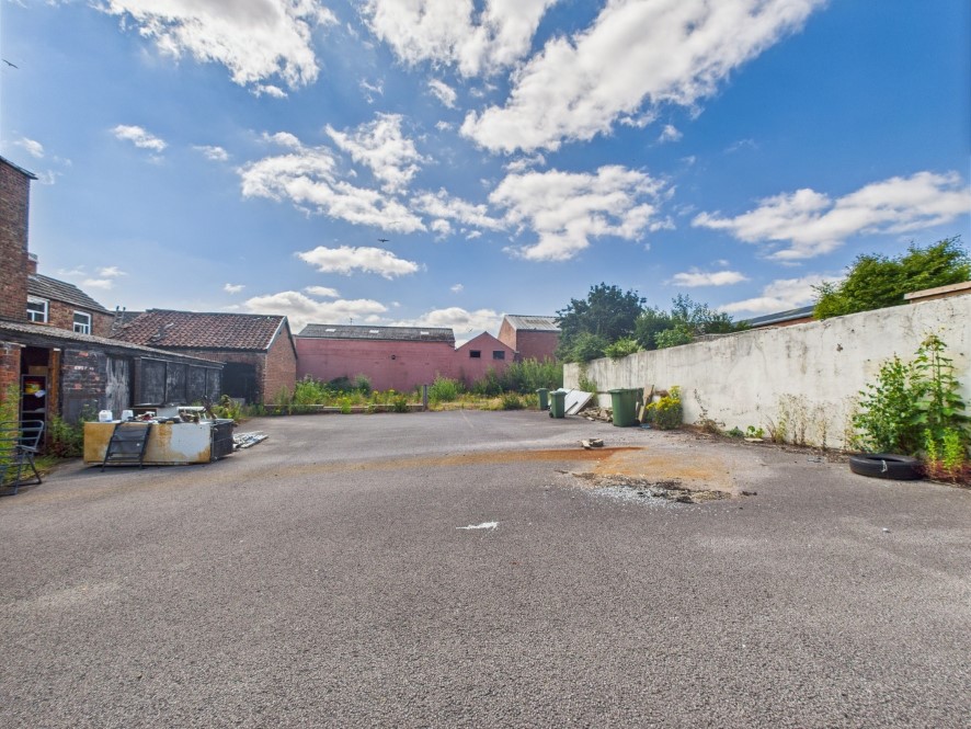 'The Red Lion' + 2 New Dwellings, 57 Middle Street North, Driffield, East Yorkshire, YO25 6SS