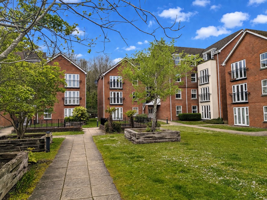 55 Birch Meadow Close, Warwick, Warwickshire CV34 4TZ