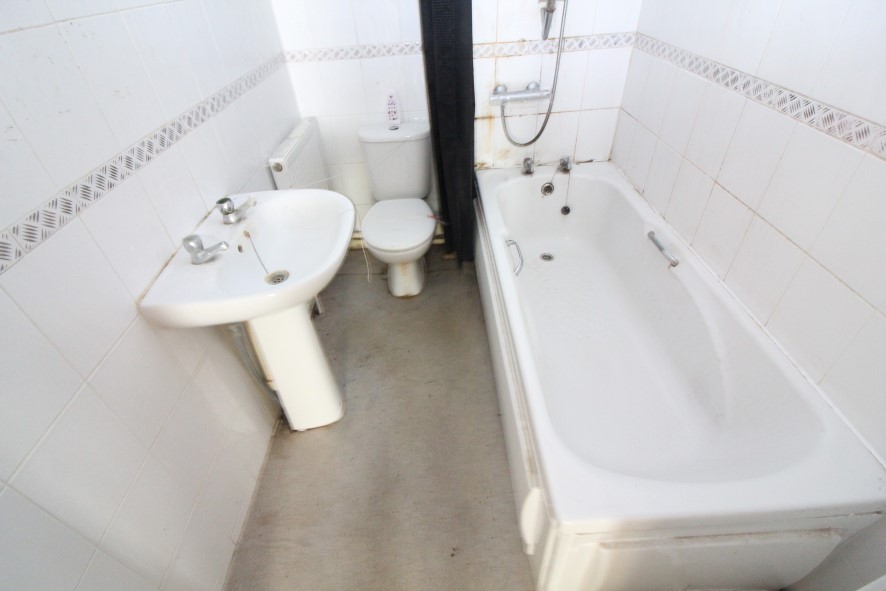 48 Gladstone Road, Seaforth, Liverpool, Lancashire L21 1DH