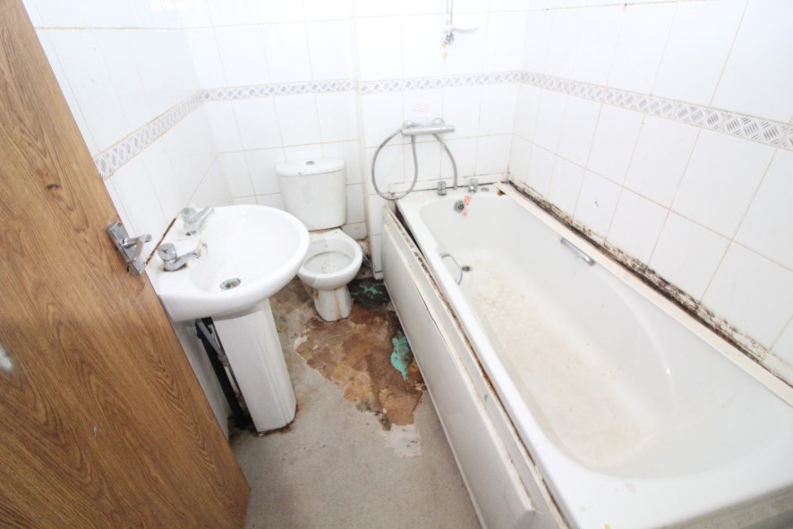 48 Gladstone Road, Seaforth, Liverpool, Lancashire L21 1DH