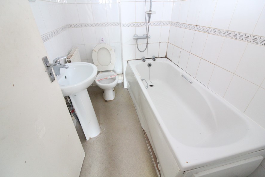 48 Gladstone Road, Seaforth, Liverpool, Lancashire L21 1DH