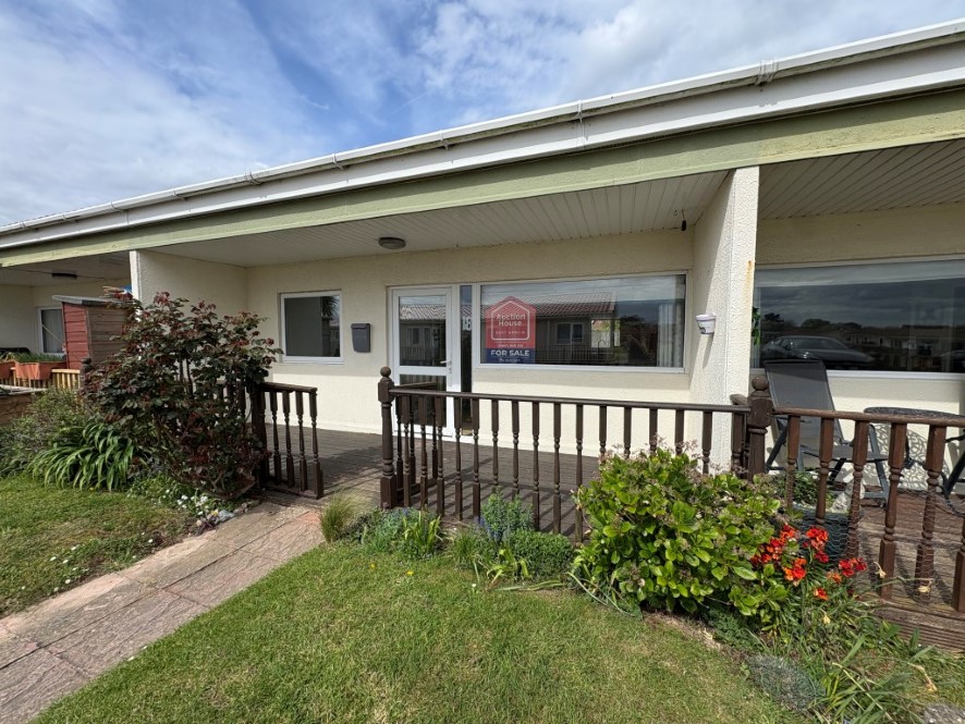 18 Rainbows End, Chalet Park, Mill Lane, Bacton, Norfolk NR12 0HN