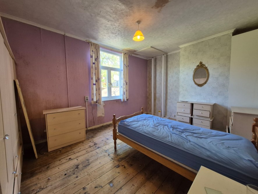 7 Guildford Street, Mossley,  Ashton-under-Lyne, OL5 9NJ