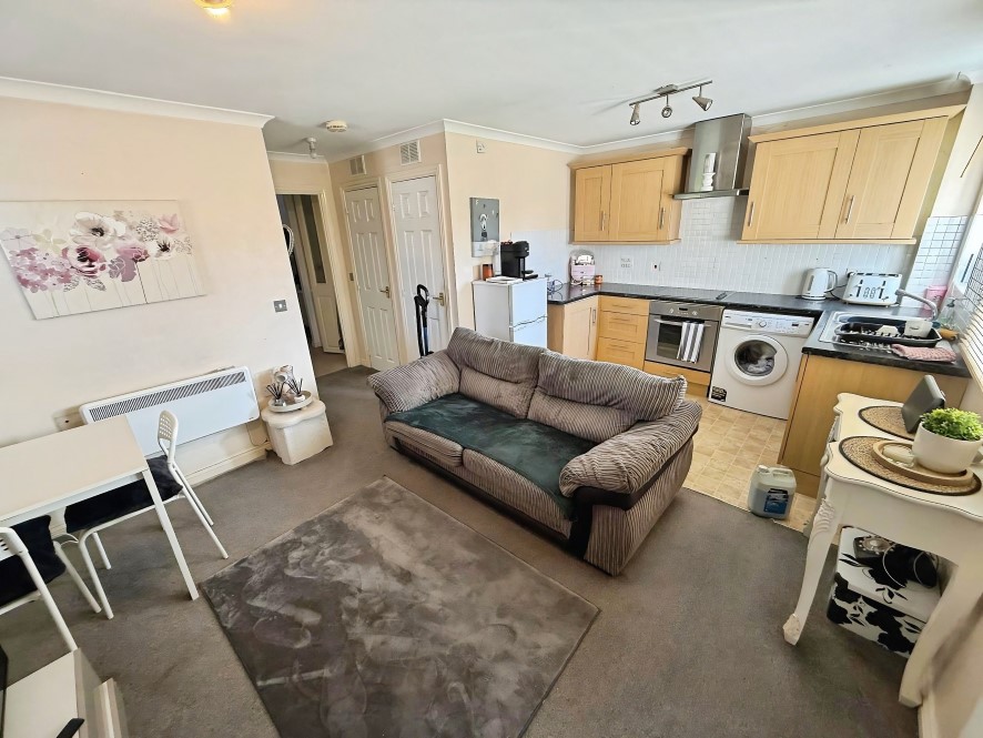 7 Parolles Close, Heathcote, Warwick, Warwickshire CV34 6GL