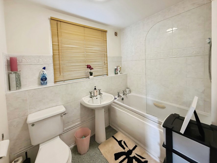 7 Parolles Close, Heathcote, Warwick, Warwickshire CV34 6GL