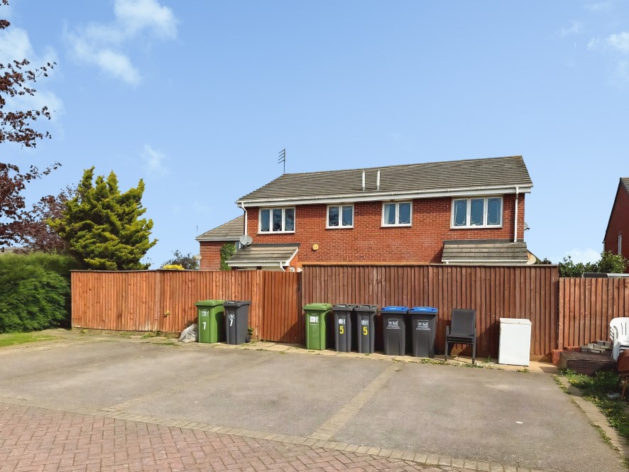 7 Parolles Close, Heathcote, Warwick, Warwickshire CV34 6GL