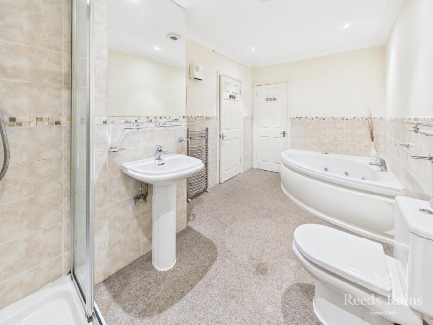 The Railings, Albemarle Back Road, Scarborough, North Yorkshire, YO11 1YA