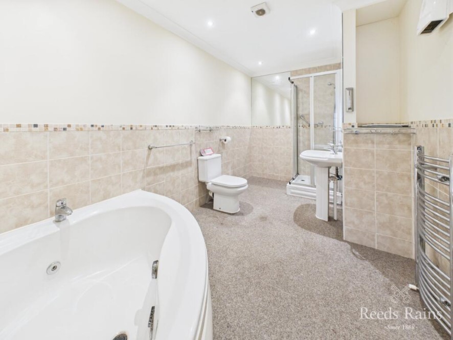 The Railings, Albemarle Back Road, Scarborough, North Yorkshire, YO11 1YA