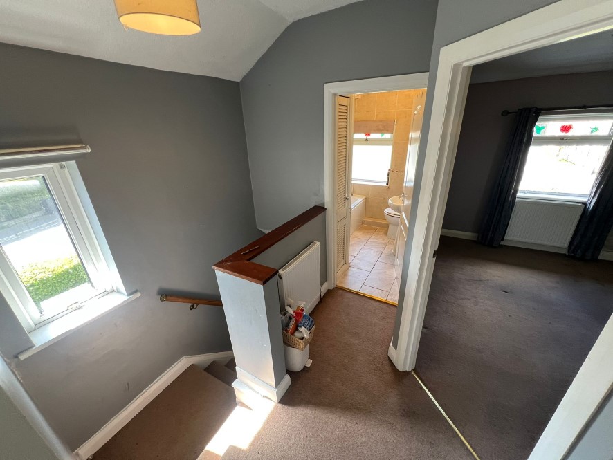 14 Grasscroft Road, Honley, Holmfirth, West Yorkshire, HD9 6HG