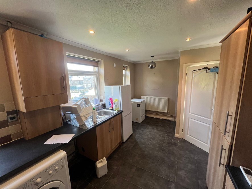 14 Grasscroft Road, Honley, Holmfirth, West Yorkshire, HD9 6HG