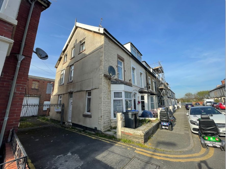 6 Lowrey Terrace, Blackpool, Lancashire FY1 6DR