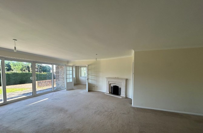 Cemmaes Meadow, London Road, Ashington, Pulborough, RH20 3JR