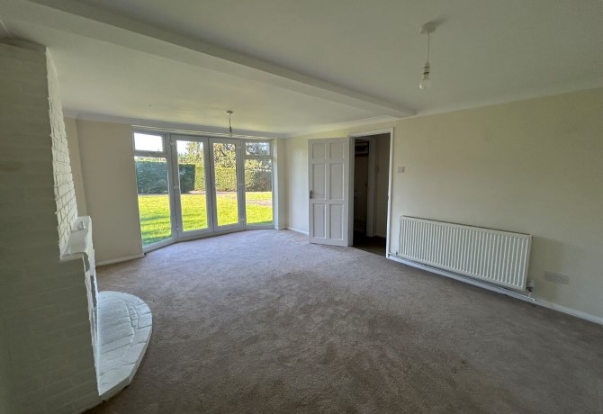 Cemmaes Meadow, London Road, Ashington, Pulborough, RH20 3JR